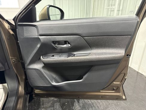 Used 2025 Nissan Kicks SV FWD image 11