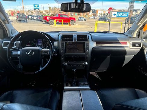 Used 2018 Lexus GX 460 image 12
