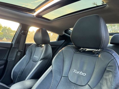 Used 2015 Hyundai Veloster Turbo w/ Option Group 04 FWD image 23