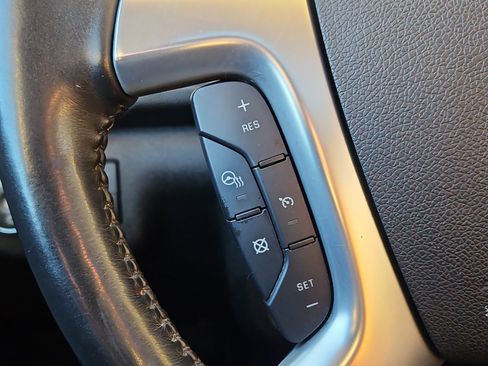 Used 2017 Chevrolet Traverse Premier image 22