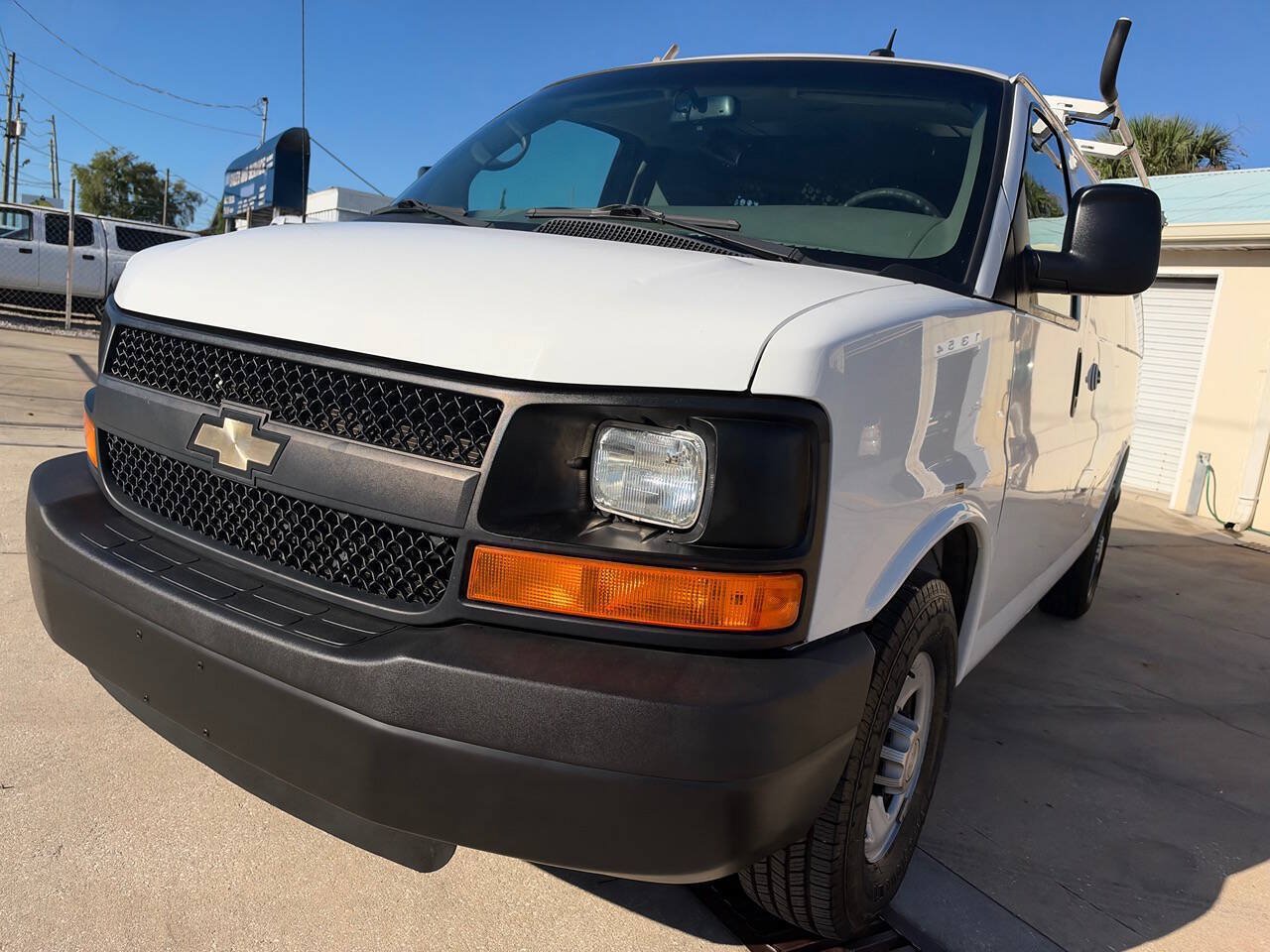Used 2015 Chevrolet Express 2500 RWD image 27