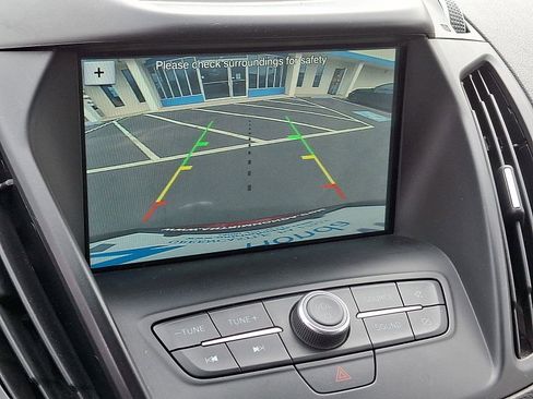 Used 2019 Ford Escape SE image 18