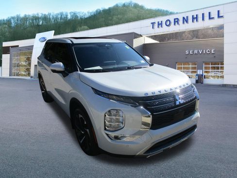 Used 2023 Mitsubishi Outlander SE AWD/4WD image 1