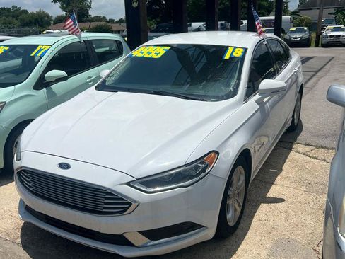 Used 2018 Ford Fusion SE w/ Equipment Group 602A FWD image 3