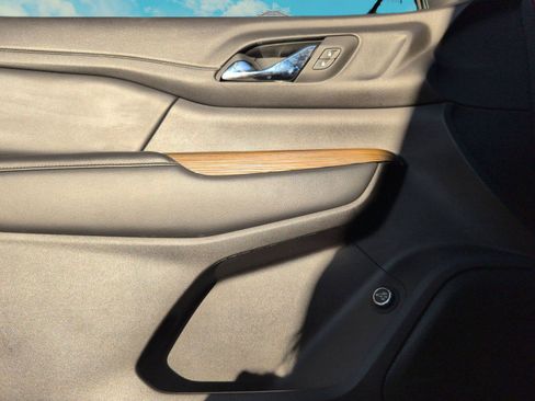 Used 2023 GMC Acadia SLE w/ Driver Convenience Package image 19