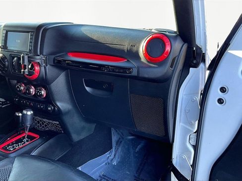 Used 2016 Jeep Wrangler Unlimited Sahara image 17