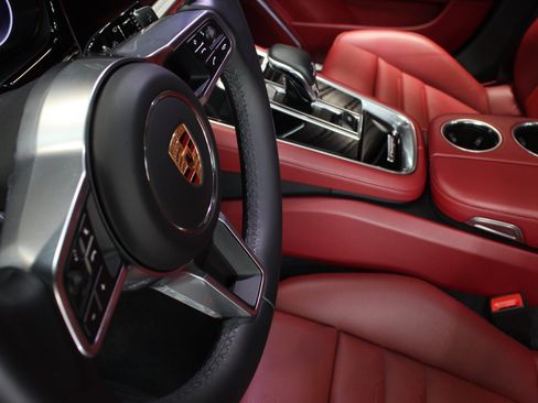 Used 2018 Porsche Panamera 4 AWD/4WD image 28