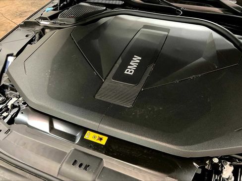 Used 2025 BMW i5 xDrive40 w/ Executive Package image 34