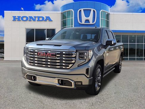 Used 2025 GMC Sierra 1500 Denali w/ Denali Reserve Package AWD/4WD image 4