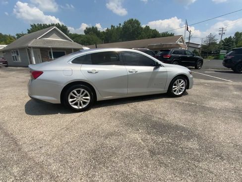 Used 2018 Chevrolet Malibu LT FWD image 9