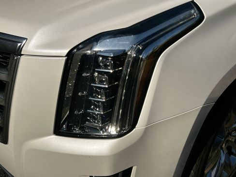 Used 2017 Cadillac Escalade Premium Luxury image 11