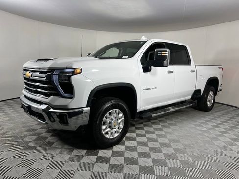 Used 2024 Chevrolet Silverado 2500 LTZ image 3