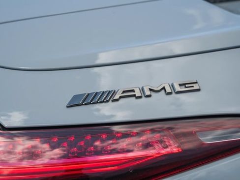 Used 2022 Mercedes-Benz SL 55 AMG 4MATIC w/ Driver Assistance Package image 12