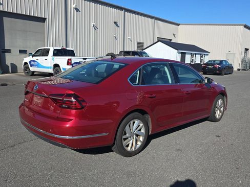 Used 2018 Volkswagen Passat 2.0T SE w/ SE Lighting Package image 4