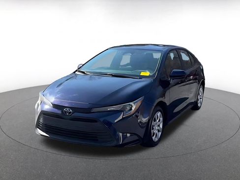 Used 2025 Toyota Corolla LE image 7
