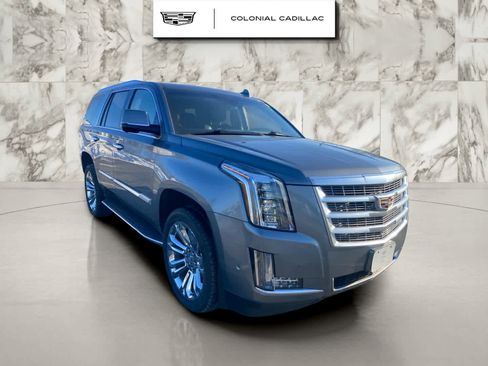 Used 2019 Cadillac Escalade Luxury w/ LPO, Radiant Package image 6