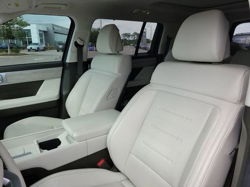 Used 2025 Hyundai Santa Fe Calligraphy AWD/4WD image 22