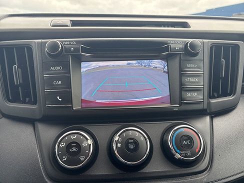 Used 2018 Toyota RAV4 LE image 67