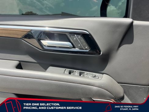 Used 2026 Chevrolet Suburban High Country RWD image 24