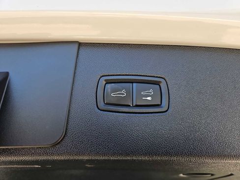 Certified 2022 Porsche Cayenne Platinum Edition AWD/4WD image 36