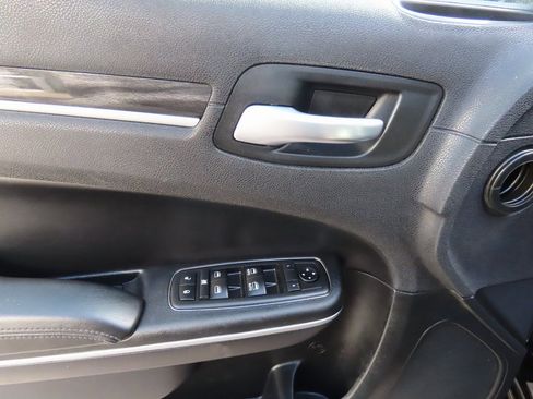 Used 2019 Chrysler 300 Touring L w/ Quick Order Package 22F image 22