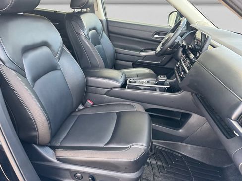 Used 2024 Nissan Pathfinder SL w/ SL Premium Package AWD/4WD image 15