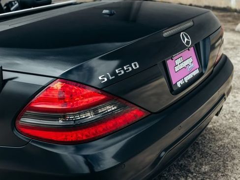 Used 2011 Mercedes-Benz SL 550 image 32