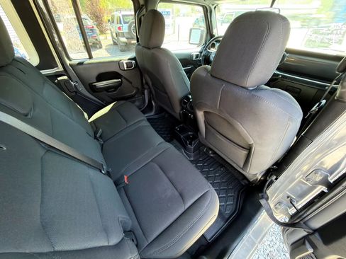 Used 2019 Jeep Wrangler Unlimited Sport AWD/4WD image 12