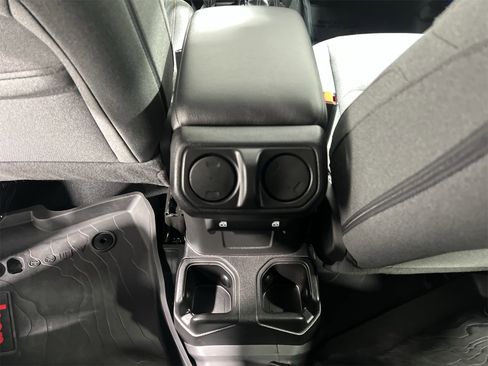 Used 2024 Jeep Gladiator Sport image 20