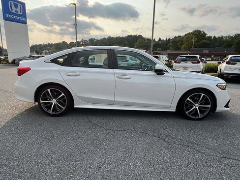 Used 2022 Honda Civic Touring image 3