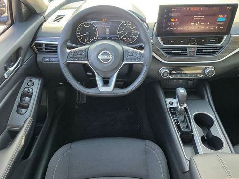Used 2025 Nissan Altima 2.5 SV w/ SV Special Edition Package FWD image 11