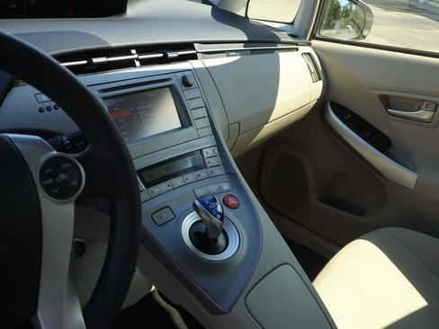 Used 2015 Toyota Prius Three FWD image 23
