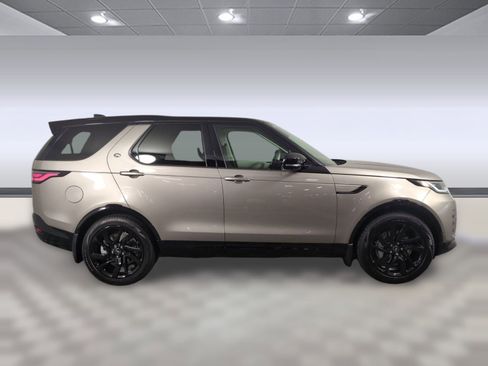 Used 2025 Land Rover Discovery Dynamic SE image 8