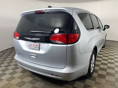 Used 2023 Chrysler Voyager LX FWD image 17
