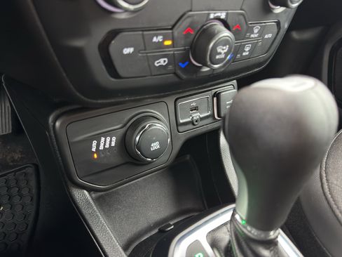 Used 2019 Jeep Renegade Altitude w/ Quick Order Package 2XM AWD/4WD image 20