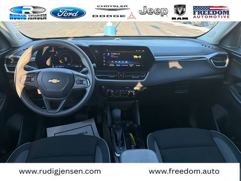 Used 2025 Chevrolet TrailBlazer LT AWD/4WD image 12