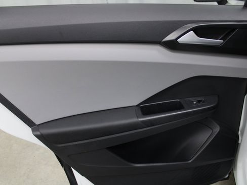 Used 2022 Volkswagen Taos SE image 18