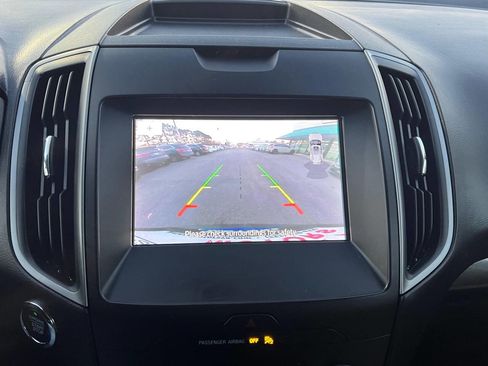 Used 2020 Ford Edge SE image 17