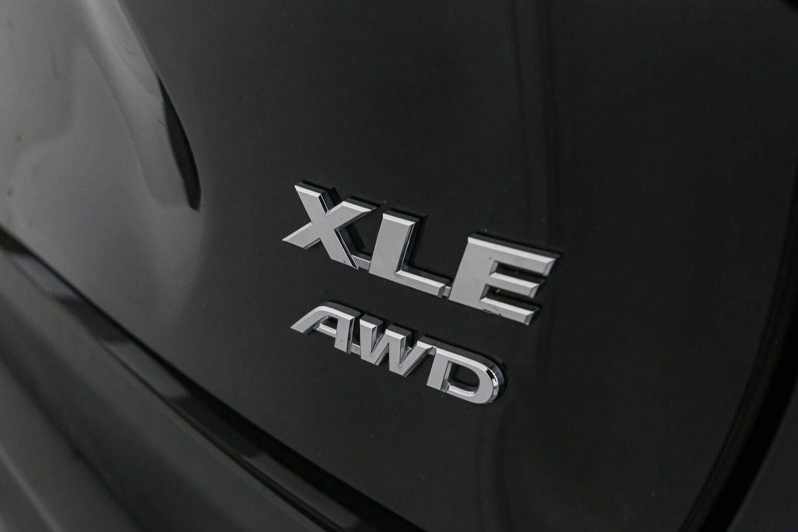 Used 2019 Toyota RAV4 XLE Premium w/ Cold Weather Package AWD/4WD image 10