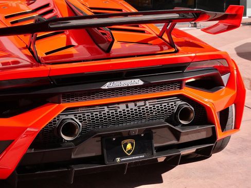 Used 2022 Lamborghini Huracan STO image 10