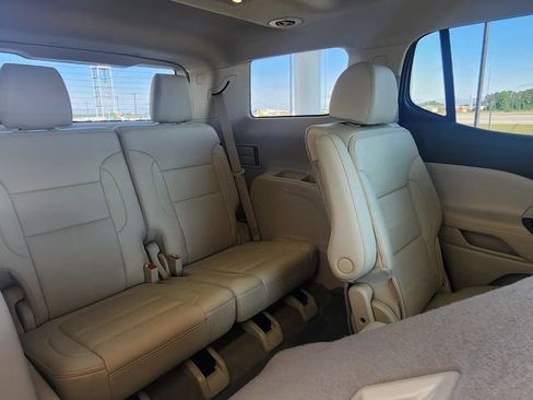Used 2021 GMC Acadia Denali w/ Denali Technology Package FWD image 25