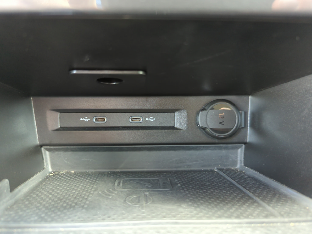 Used 2024 Volkswagen Tiguan SE FWD image 39