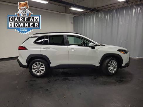 Used 2023 Toyota Corolla Cross LE w/ Moonroof Package image 9