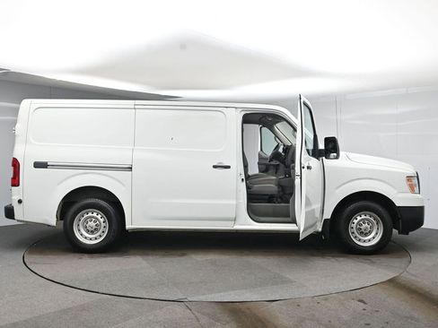 Used 2014 Nissan NV 2500 S image 31