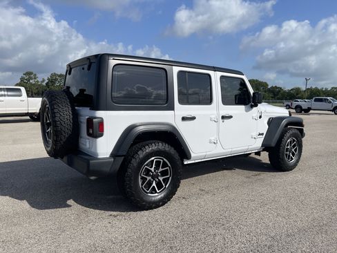 Used 2023 Jeep Wrangler Unlimited Sport AWD/4WD image 2