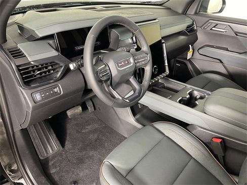 New 2026 GMC Acadia AT4 w/ Luxury Package image 3