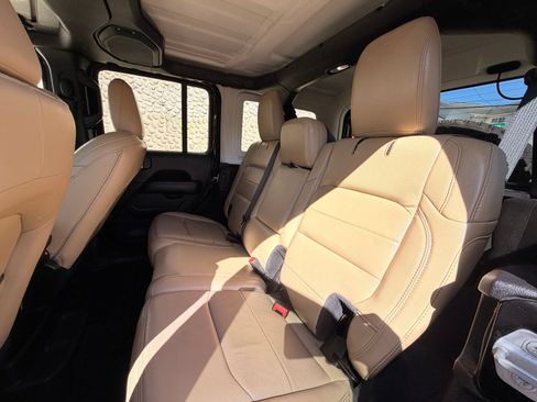 Used 2019 Jeep Wrangler Unlimited Sahara AWD/4WD image 18