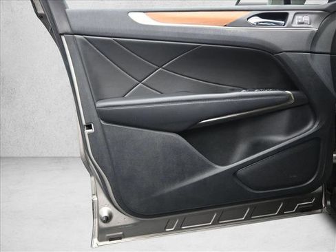 Used 2017 Lincoln MKC Reserve image 10