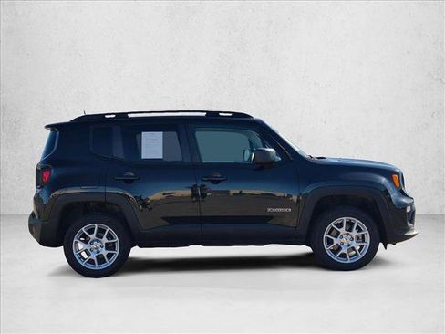 Used 2022 Jeep Renegade Latitude AWD/4WD image 4