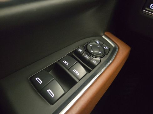 Used 2024 GMC Sierra 2500 Denali Ultimate image 32